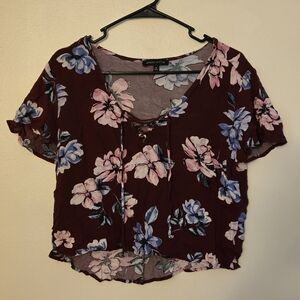 Kendall & Kylie Women's Small Red Floral Crop Top